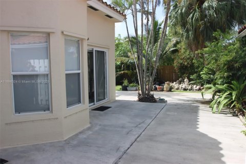 House in Miami, Florida 4 bedrooms, 183.76 sq.m. № 1952154 - photo 27