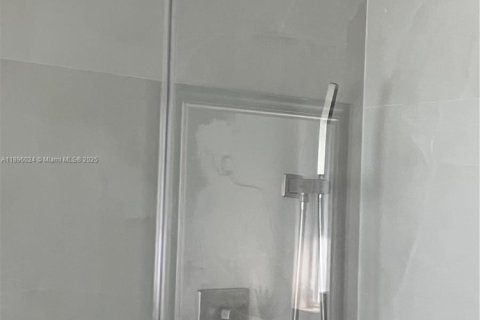 House in Miami, Florida 4 bedrooms, 183.76 sq.m. № 1952154 - photo 15