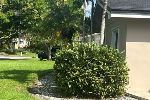 House in Miami, Florida 4 bedrooms, 183.76 sq.m. № 1952154 - photo 2