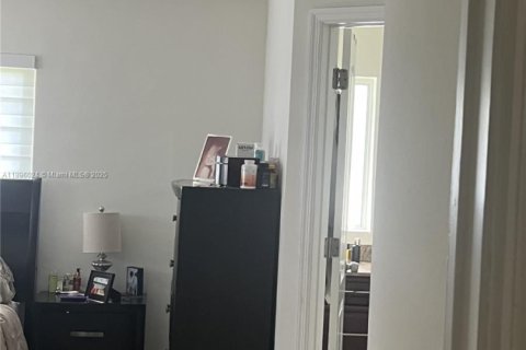 House in Miami, Florida 4 bedrooms, 183.76 sq.m. № 1952154 - photo 14