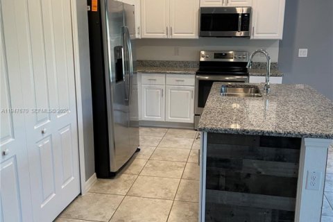 Снять в аренду виллу или дом в Порт-Сент-Луси, Флорида 3 спальни, 134.24м2, № 2003851 - фото 25