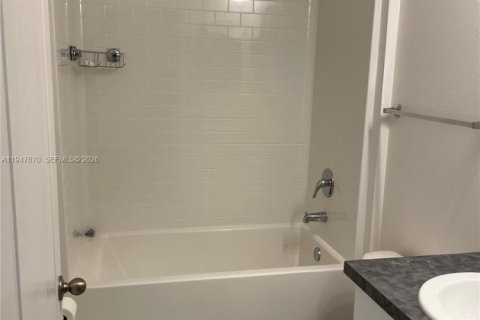 Снять в аренду виллу или дом в Порт-Сент-Луси, Флорида 3 спальни, 134.24м2, № 2003851 - фото 14