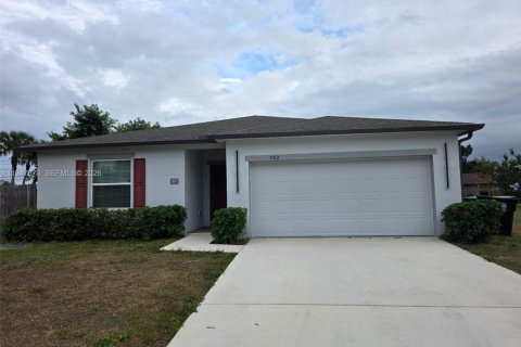 Снять в аренду виллу или дом в Порт-Сент-Луси, Флорида 3 спальни, 134.24м2, № 2003851 - фото 2