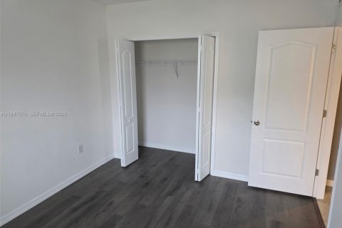 Снять в аренду виллу или дом в Порт-Сент-Луси, Флорида 3 спальни, 134.24м2, № 2003851 - фото 10