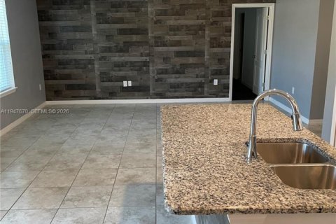 Снять в аренду виллу или дом в Порт-Сент-Луси, Флорида 3 спальни, 134.24м2, № 2003851 - фото 24