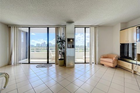 Купить кондоминиум в Майами, Флорида 6 комнат, 141.3м2, № 1542205 - фото 24