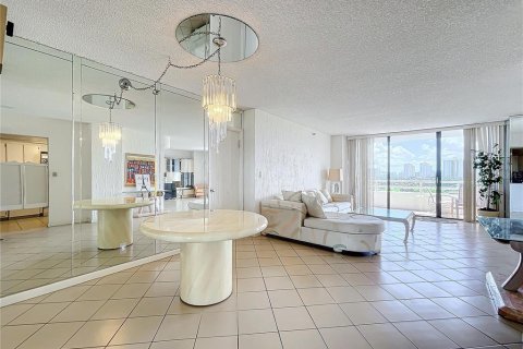 Купить кондоминиум в Майами, Флорида 6 комнат, 141.3м2, № 1542205 - фото 19