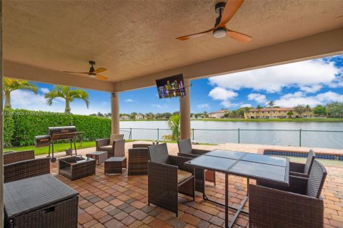 Villa ou maison à vendre à Miramar, Floride: 4 chambres, 194.07 m2 № 1930879 - photo 2