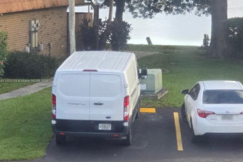 Снять в аренду таунхаус в Норт-Лодердейл, Флорида 3 спальни, 135.64м2, № 1949765 - фото 20