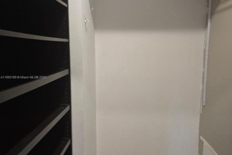 Снять в аренду таунхаус в Норт-Лодердейл, Флорида 3 спальни, 135.64м2, № 1949765 - фото 9