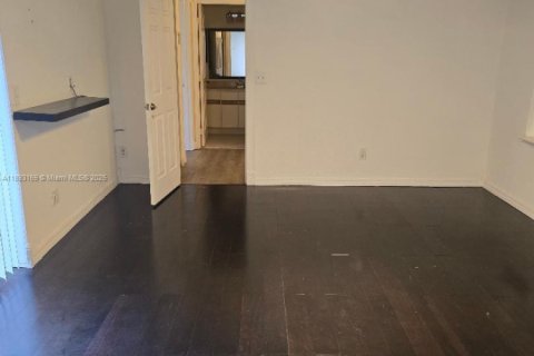 Снять в аренду таунхаус в Норт-Лодердейл, Флорида 3 спальни, 135.64м2, № 1949765 - фото 7