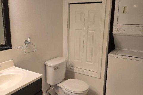 Снять в аренду таунхаус в Норт-Лодердейл, Флорида 3 спальни, 135.64м2, № 1949765 - фото 19