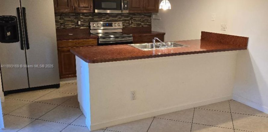 Таунхаус в Норт-Лодердейл, Флорида 3 спальни, 135.64м2 № 1949765