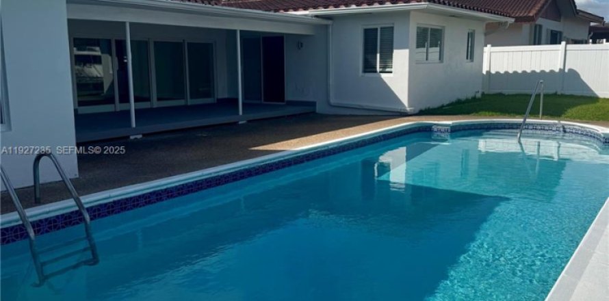 Дом в Норт-Майами-Бич, Флорида 3 спальни, 206.99м2 № 1988228