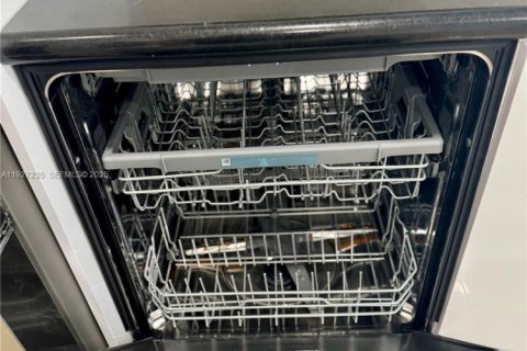 Снять в аренду виллу или дом в Норт-Майами-Бич, Флорида 3 спальни, 206.99м2, № 1988228 - фото 27