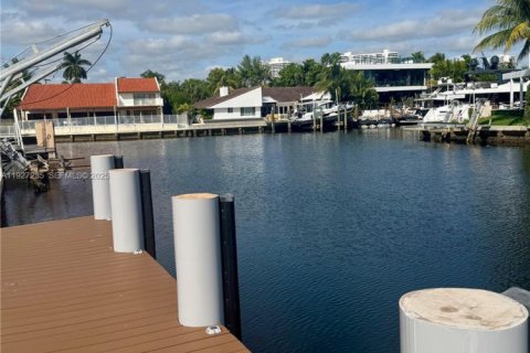 Снять в аренду виллу или дом в Норт-Майами-Бич, Флорида 3 спальни, 206.99м2, № 1988228 - фото 2