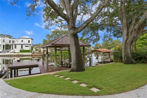 Villa ou maison à louer à Tampa, Floride: 5 chambres, 409.33 m2 № 1847366 - photo 8