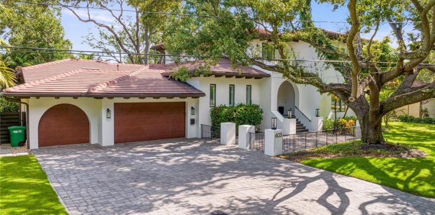 Villa ou maison à Tampa, Floride 5 chambres, 409.33 m2 № 1847366