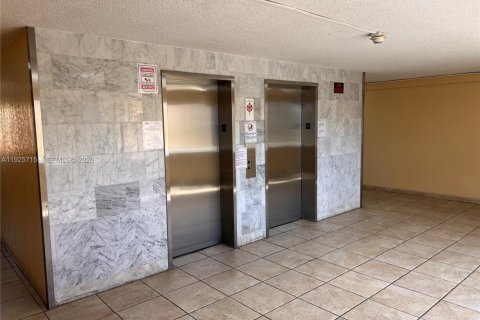 Снять в аренду кондоминиум в Хайалиа, Флорида 1 спальня, 80.82м2, № 2009200 - фото 2