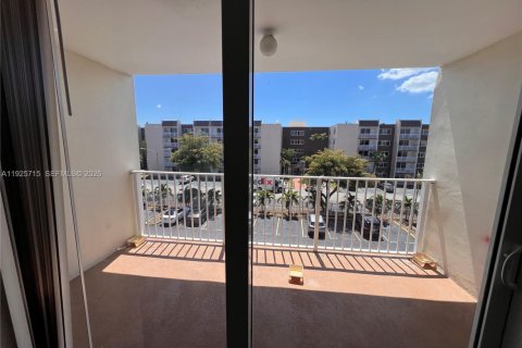 Снять в аренду кондоминиум в Хайалиа, Флорида 1 спальня, 80.82м2, № 2009200 - фото 6
