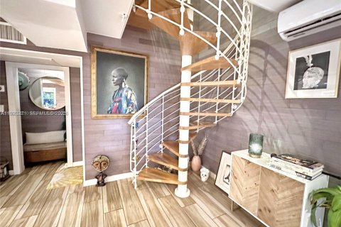 Condo in Miami Beach, Florida, 2 bedrooms  № 1976927 - photo 8