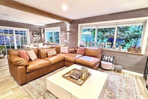 Condo in Miami Beach, Florida, 2 bedrooms  № 1976927 - photo 1