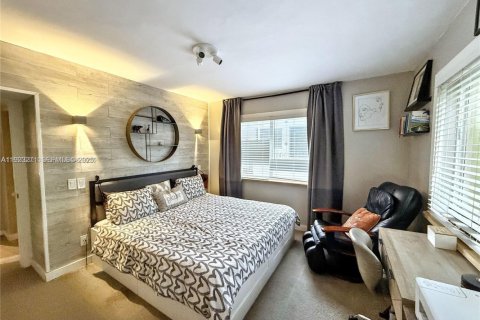 Condo in Miami Beach, Florida, 2 bedrooms  № 1976927 - photo 5