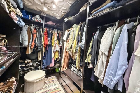 Condo in Miami Beach, Florida, 2 bedrooms  № 1976927 - photo 11