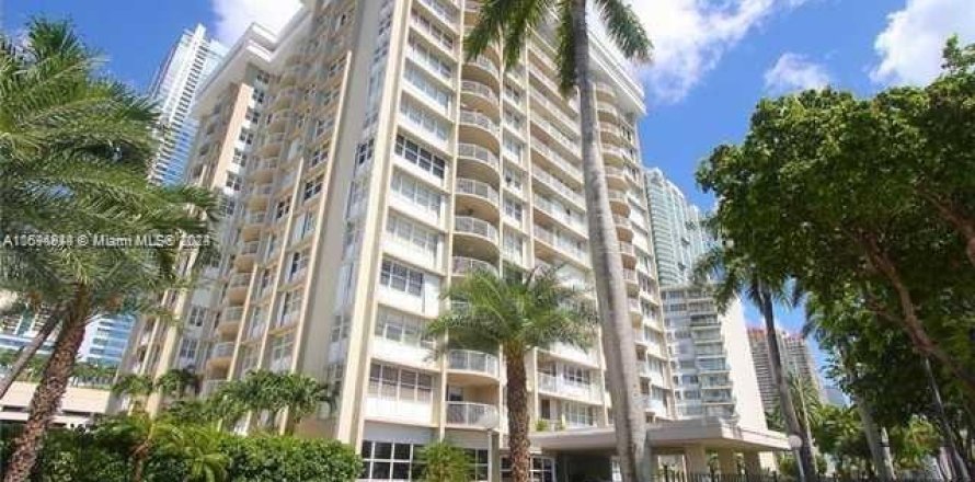 Condo in Miami, Florida, 2 bedrooms № 1451116