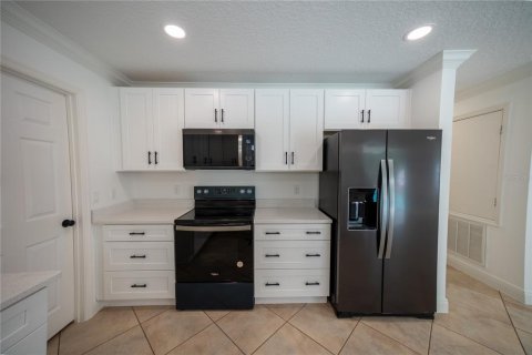 House in Orlando, Florida 5 bedrooms, 284.65 sq.m. № 2396173 - photo 10