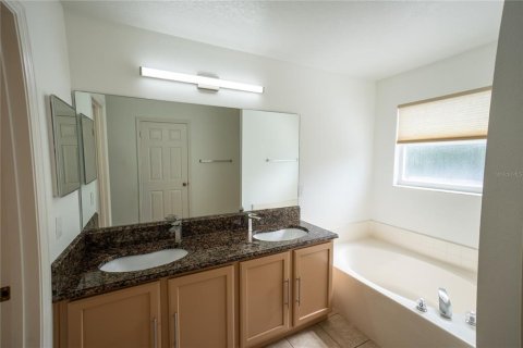 House in Orlando, Florida 5 bedrooms, 284.65 sq.m. № 2396173 - photo 22