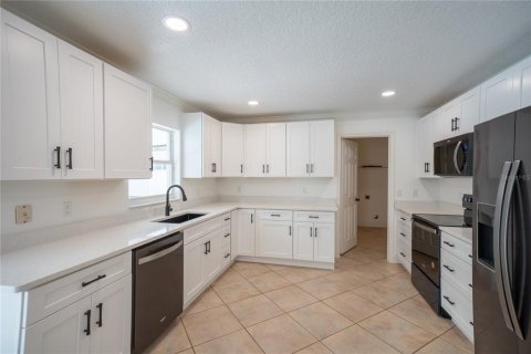 House in Orlando, Florida 5 bedrooms, 284.65 sq.m. № 2396173 - photo 9