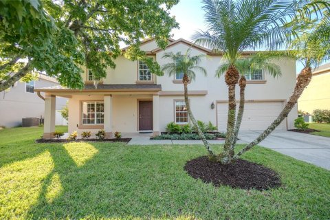House in Orlando, Florida 5 bedrooms, 284.65 sq.m. № 2396173