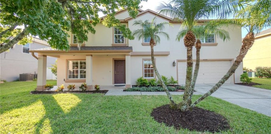 House in Orlando, Florida 5 bedrooms, 284.65 sq.m. № 2396173