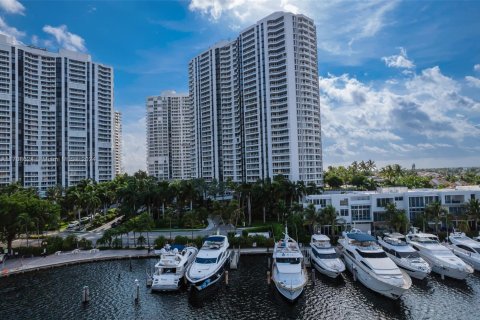Condominio en venta en Aventura, Florida, 1 dormitorio, 120.77 m2 № 1887839 - foto 15
