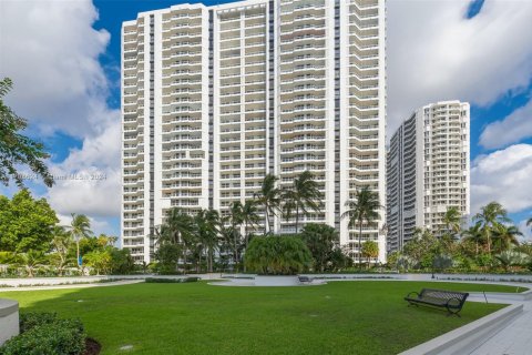 Condominio en venta en Aventura, Florida, 1 dormitorio, 120.77 m2 № 1887839 - foto 14