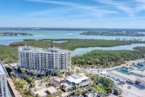 Condo in Sarasota, Florida, 2 bedrooms  № 2205925 - photo 2