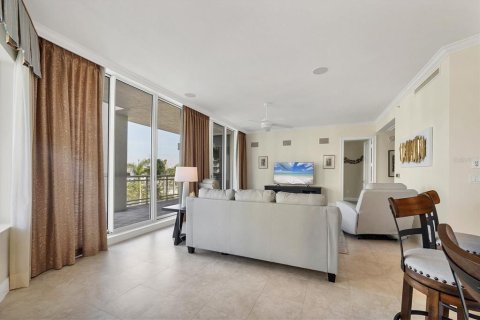 Condo in Sarasota, Florida, 2 bedrooms  № 2205925 - photo 12