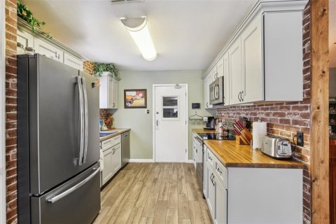 Купить виллу или дом в Ривервью, Флорида 9 комнат, 146.51м2, № 1684873 - фото 11