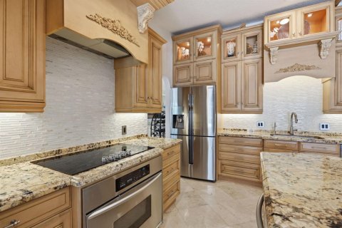 House in Boca Raton, Florida 5 bedrooms, 337.33 sq.m. № 2193574 - photo 15