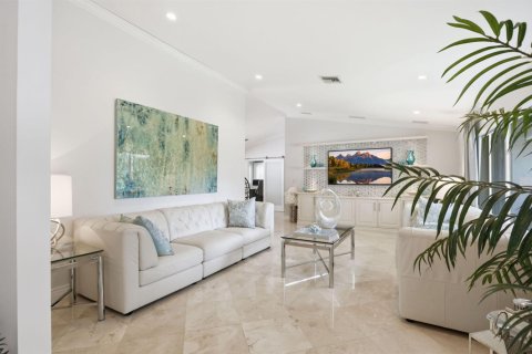 House in Boca Raton, Florida 5 bedrooms, 337.33 sq.m. № 2193574 - photo 6