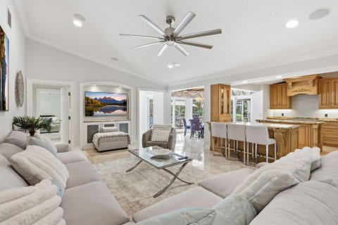 House in Boca Raton, Florida 5 bedrooms, 337.33 sq.m. № 2193574 - photo 11