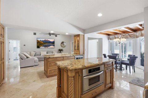 House in Boca Raton, Florida 5 bedrooms, 337.33 sq.m. № 2193574 - photo 12