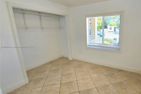 Casa en alquiler en Miami, Florida, 3 dormitorios, 198.72 m2 № 1947097 - foto 9