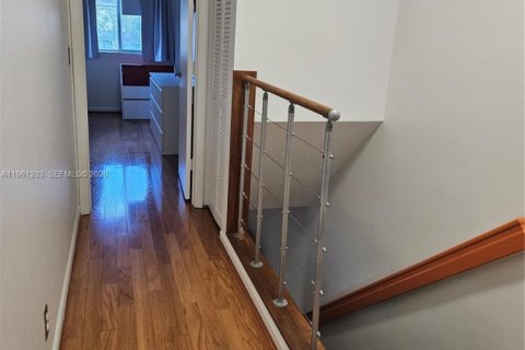 Touwnhouse à vendre à Dania Beach, Floride: 2 chambres, 103.12 m2 № 2024375 - photo 7