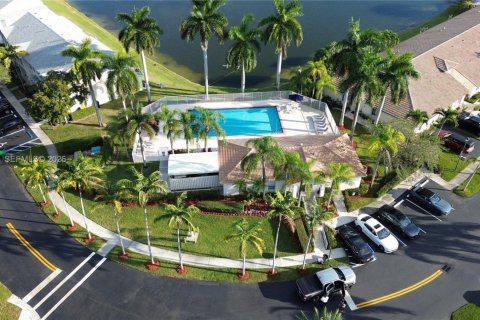 Touwnhouse à vendre à Dania Beach, Floride: 2 chambres, 103.12 m2 № 2024375 - photo 14