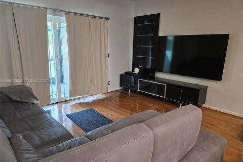 Touwnhouse à vendre à Dania Beach, Floride: 2 chambres, 103.12 m2 № 2024375 - photo 3