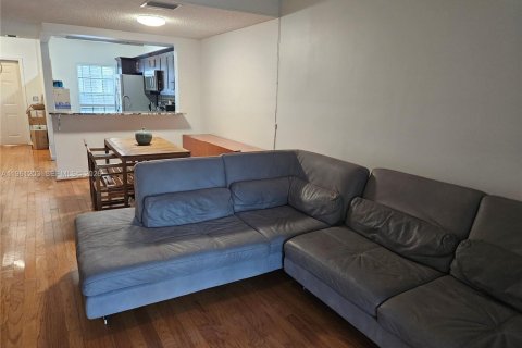 Touwnhouse à vendre à Dania Beach, Floride: 2 chambres, 103.12 m2 № 2024375 - photo 5