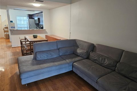 Touwnhouse à vendre à Dania Beach, Floride: 2 chambres, 103.12 m2 № 2024375 - photo 6