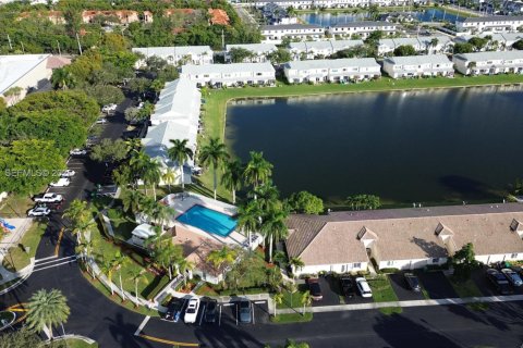 Touwnhouse à vendre à Dania Beach, Floride: 2 chambres, 103.12 m2 № 2024375 - photo 17